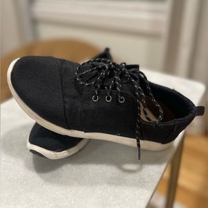 TOMS BLACK WOMEN’S SNEAKERS / size 8